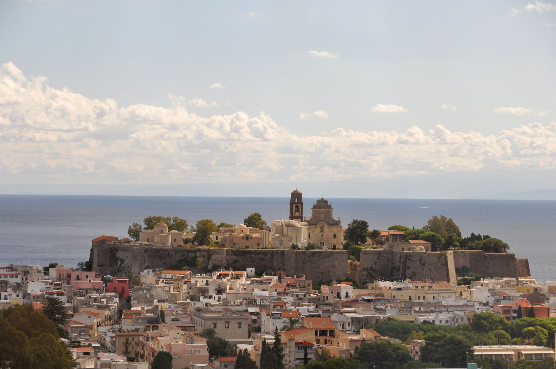 Lipari (Photo license: CC BY 2.0)